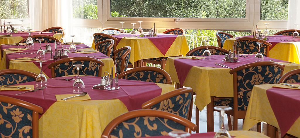 Hotel Garden Лимоне-суль-Гарда Экстерьер фото