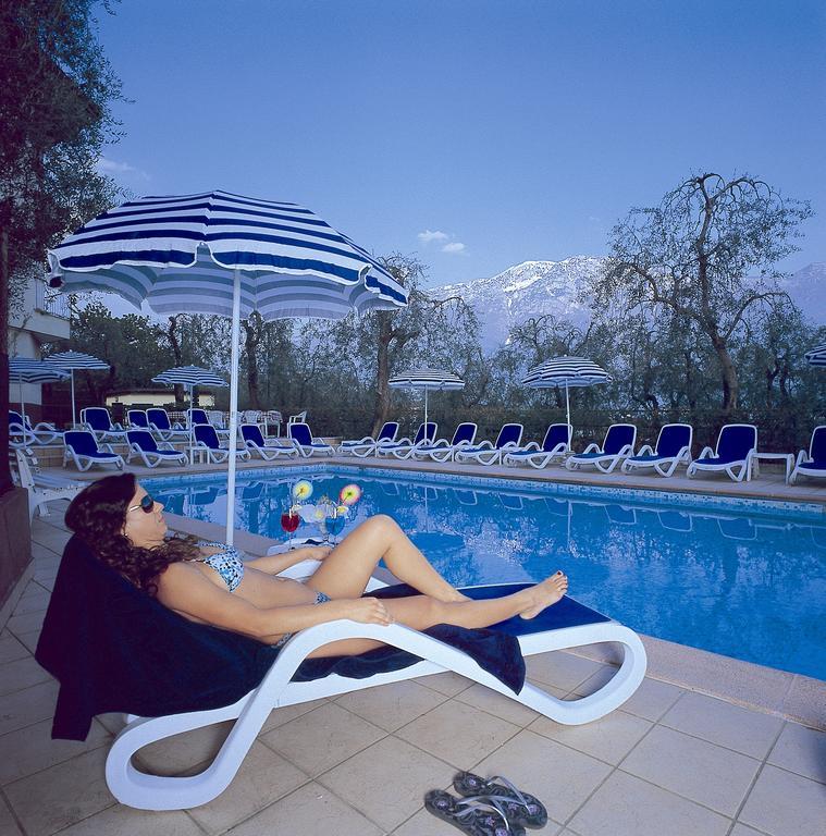 Hotel Garden Лимоне-суль-Гарда Экстерьер фото
