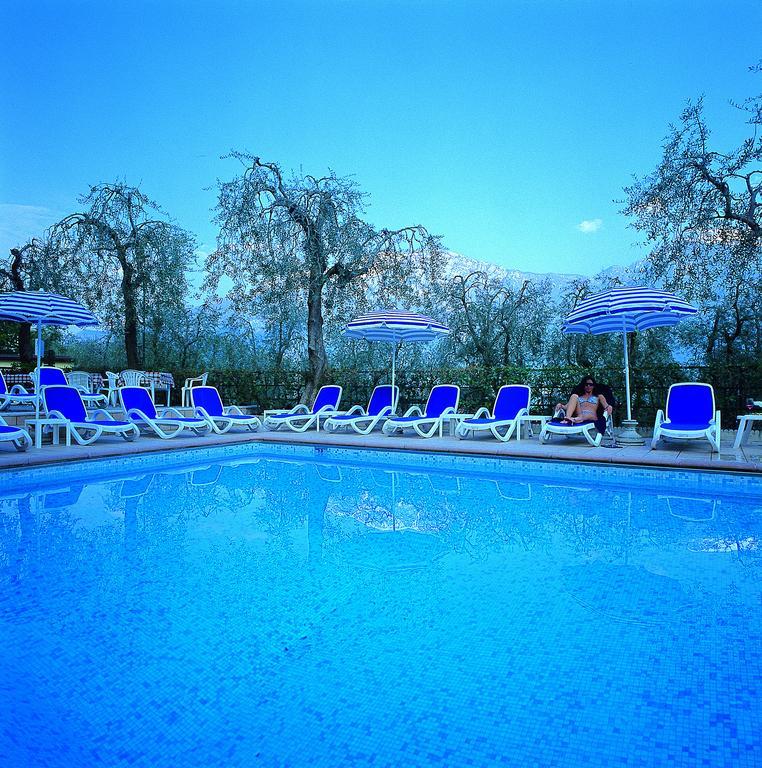 Hotel Garden Лимоне-суль-Гарда Экстерьер фото