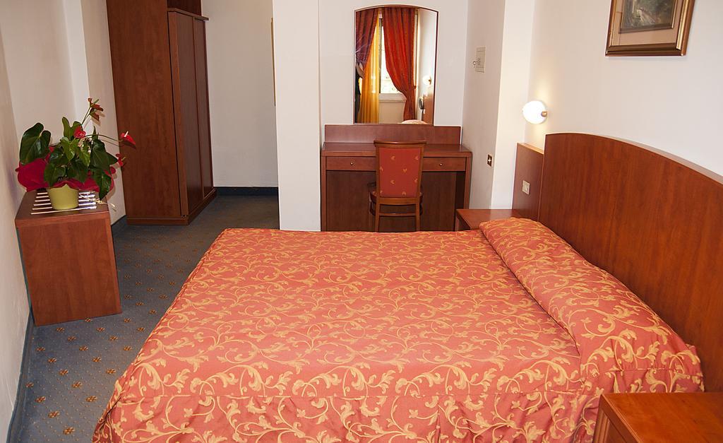 Hotel Garden Лимоне-суль-Гарда Номер фото