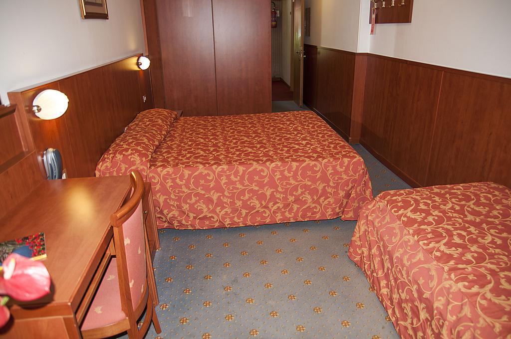 Hotel Garden Лимоне-суль-Гарда Номер фото
