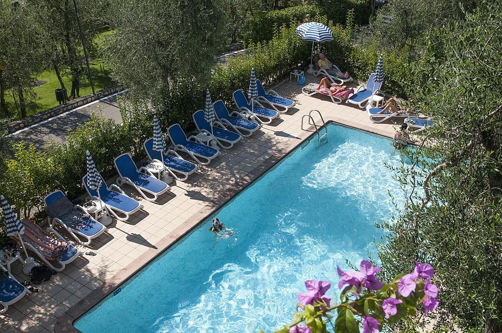 Hotel Garden Лимоне-суль-Гарда Экстерьер фото