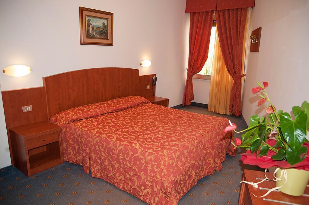 Hotel Garden Лимоне-суль-Гарда Номер фото